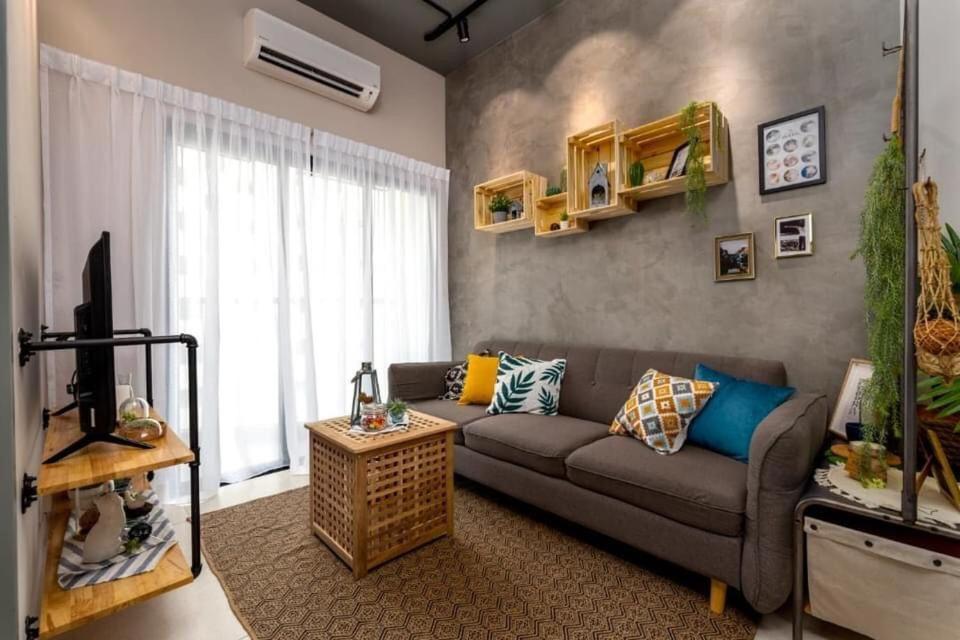 Cozy 2 Bedrooms 4 Pax Menjalara Near Desa Park Apartment *