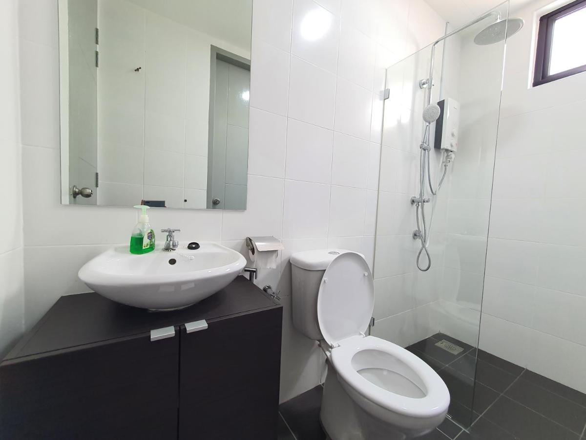 Cozy 2 Bedrooms 4 Pax Menjalara Near Desa Park Apartment *